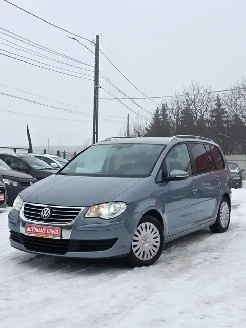 Volkswagen Touran 2010 • Diesel • Manuală