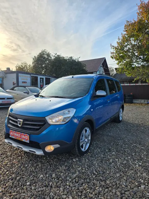 Dacia Lodgy Stepway 2015 • Benzină • Manuală